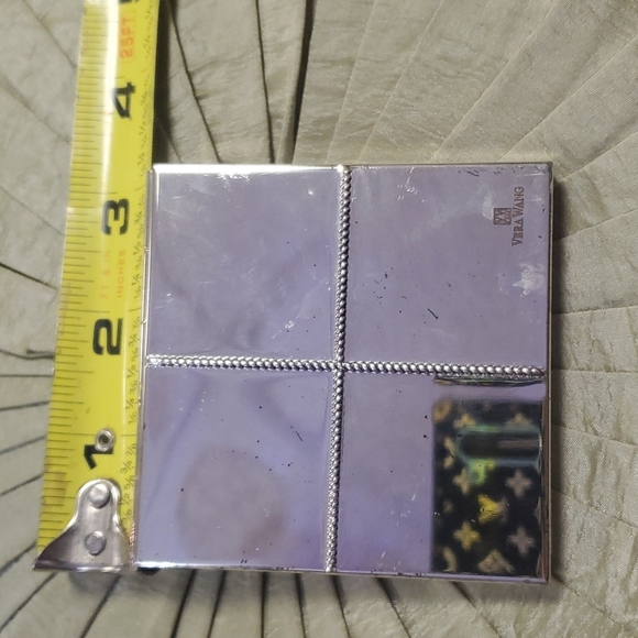 Vera wang compact magnifying mirror - Picture 5 of 6